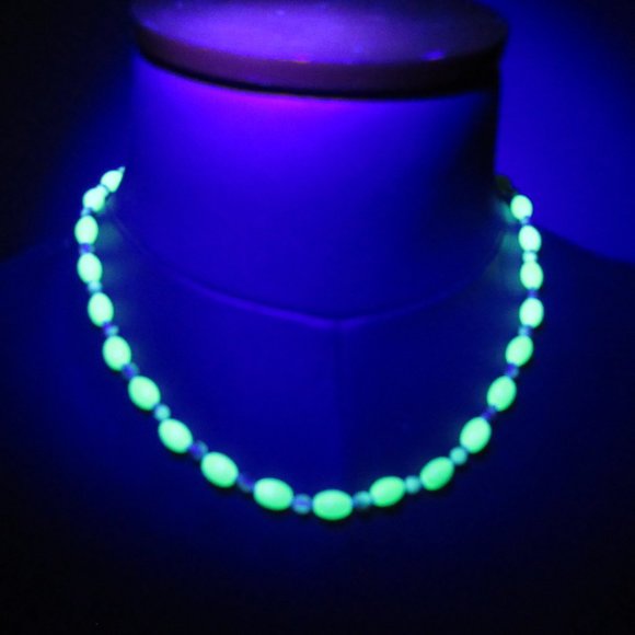 Uranium glass bead Necklace - Picture 2 of 10